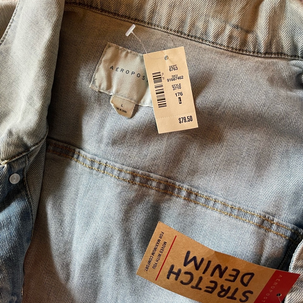 NWT Men’s light wash denim jean jacket - Picture 2 of 8